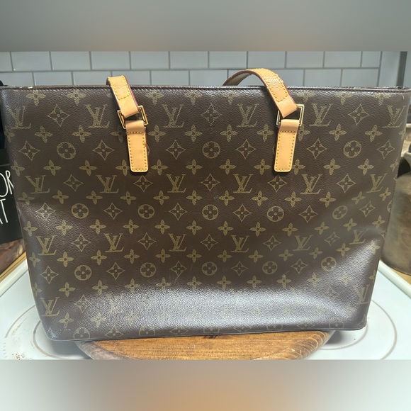 Louis Vuitton Paris France - Picture 4 of 9